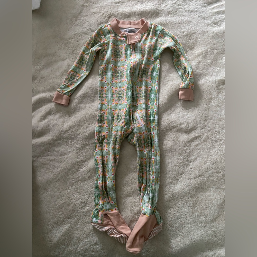 Burt’s Bees Baby onesie. Sz. 12-18 months.